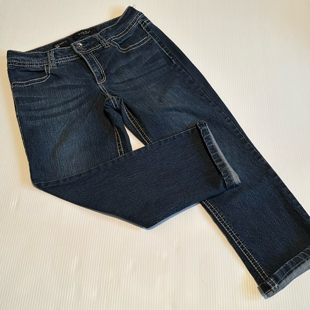 Nine West date night fit blue jeans. Embroidered flap pockets. Women’s 28